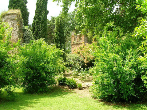Il Giardino di Ninfa, dopo la chiusura invernale, riapre al pubblico per la stagione 2015